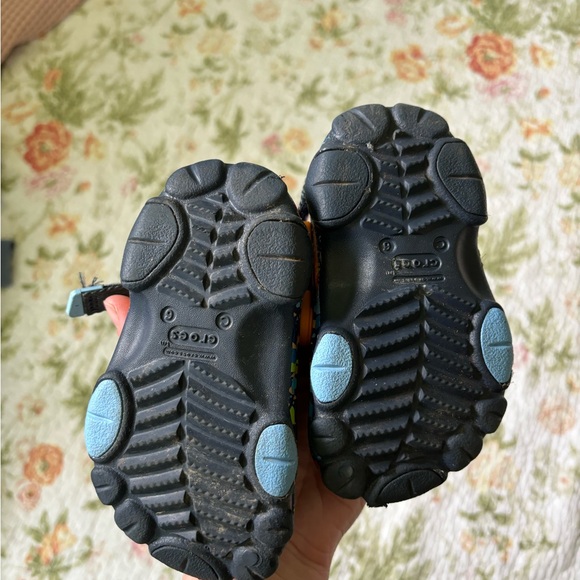 Crocs like new size 6 - Picture 2 of 2